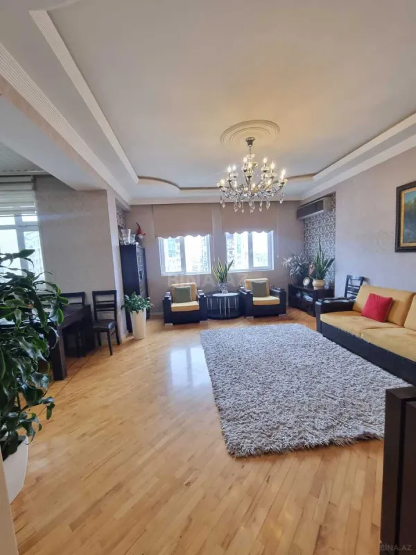 Satılır 4 otaqlı mənzil 170 m²