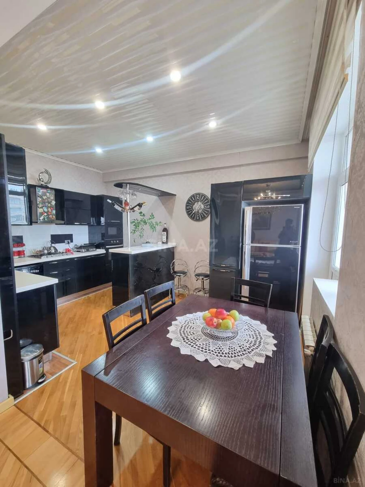 Satılır 4 otaqlı mənzil 170 m²