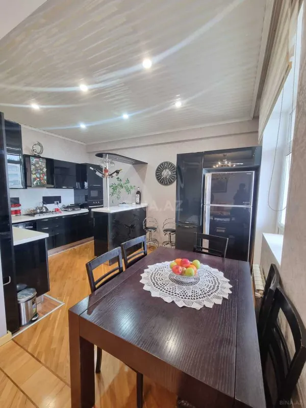 Satılır 4 otaqlı mənzil 170 m²