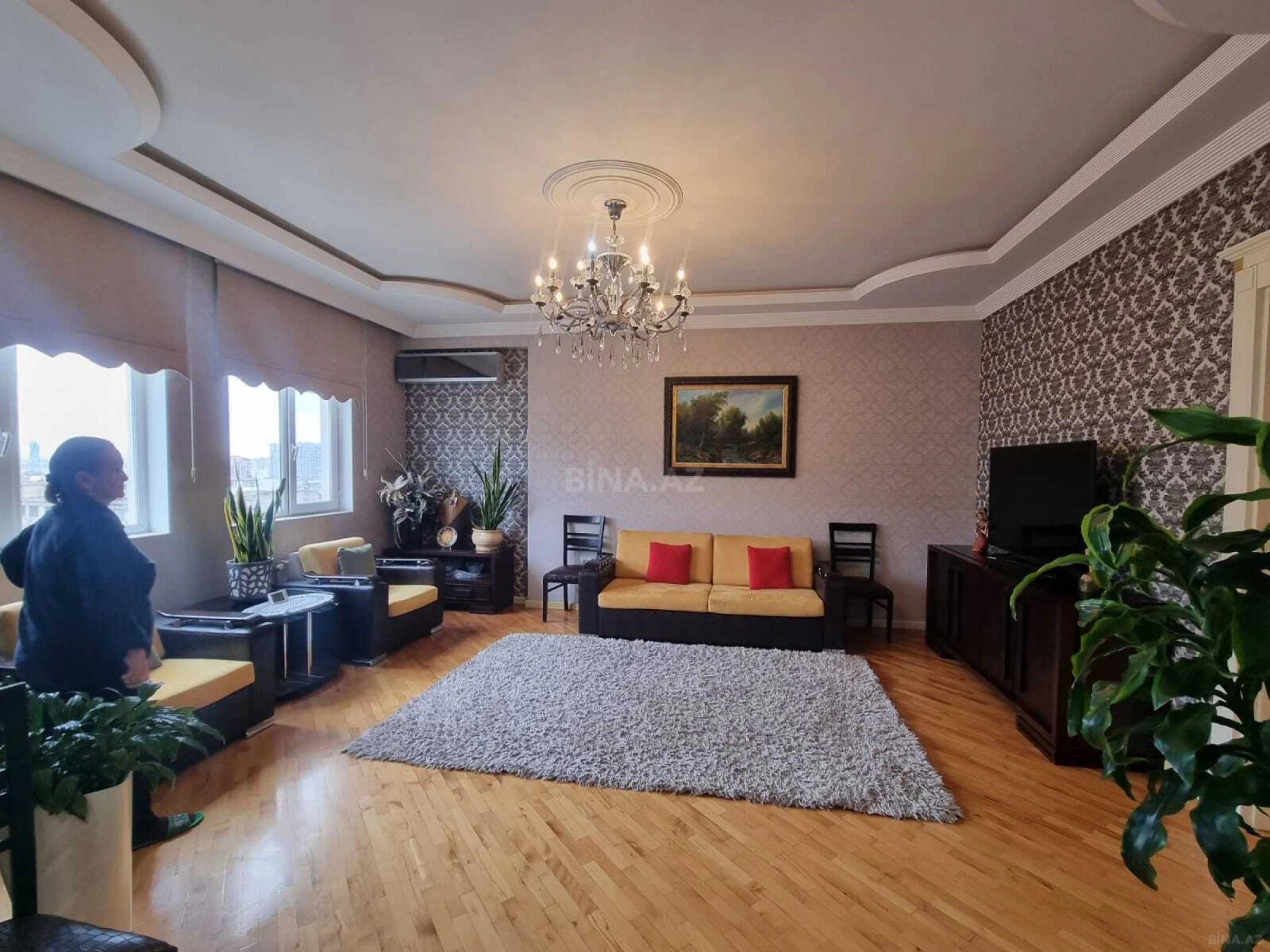Satılır 4 otaqlı mənzil 170 m²