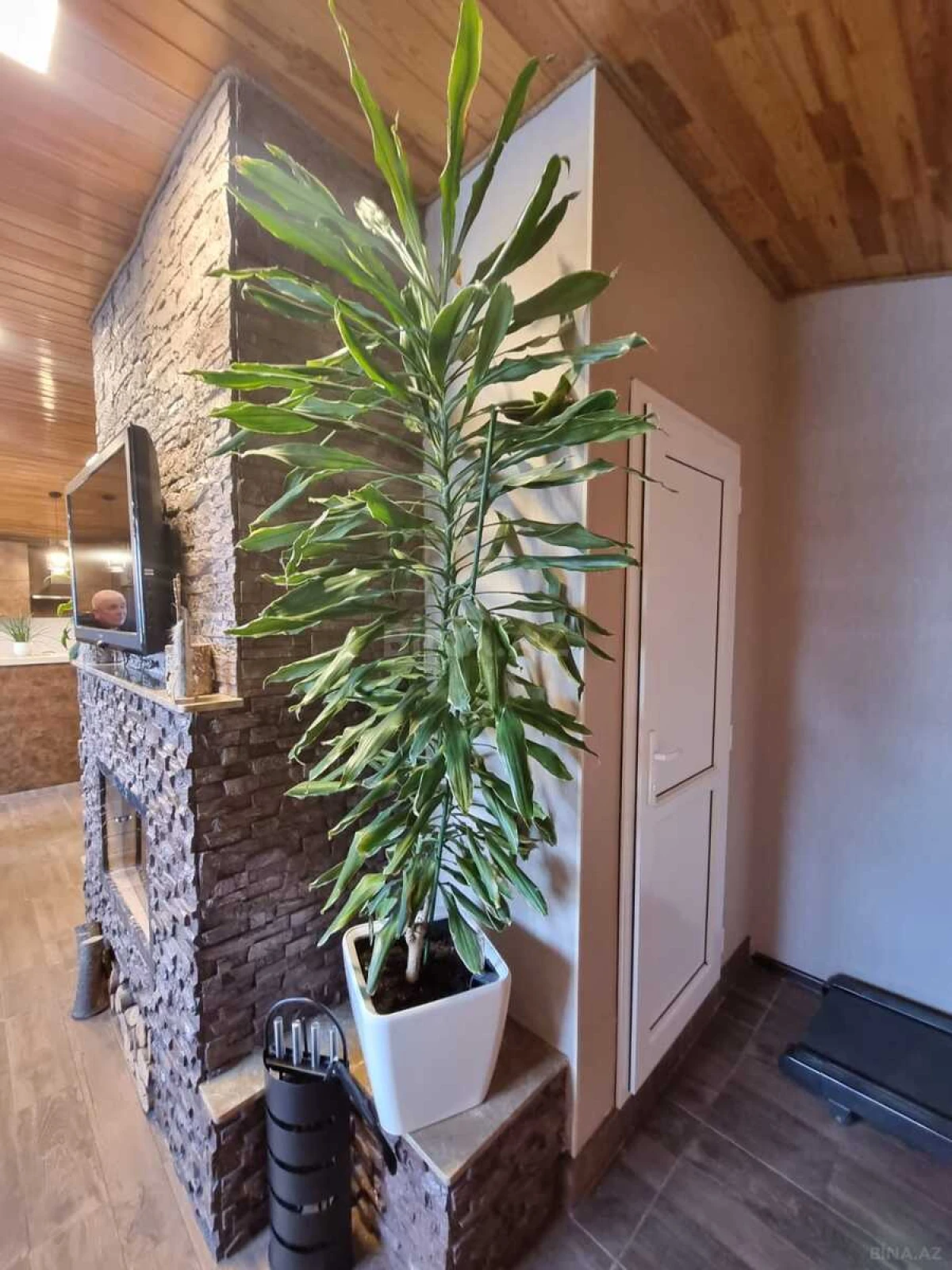 Satılır 4 otaqlı mənzil 170 m²