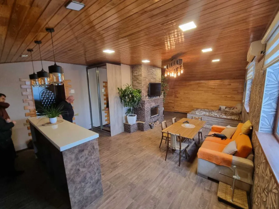 Satılır 4 otaqlı mənzil 170 m²