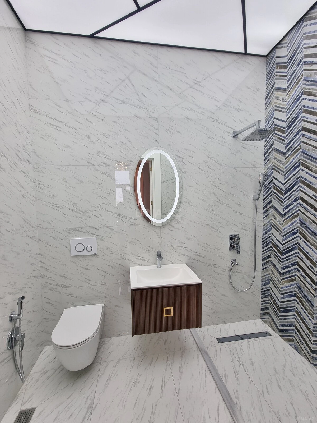 Satılır 4 otaqlı mənzil 150 m²