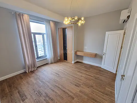 Satılır 4 otaqlı mənzil 150 m²