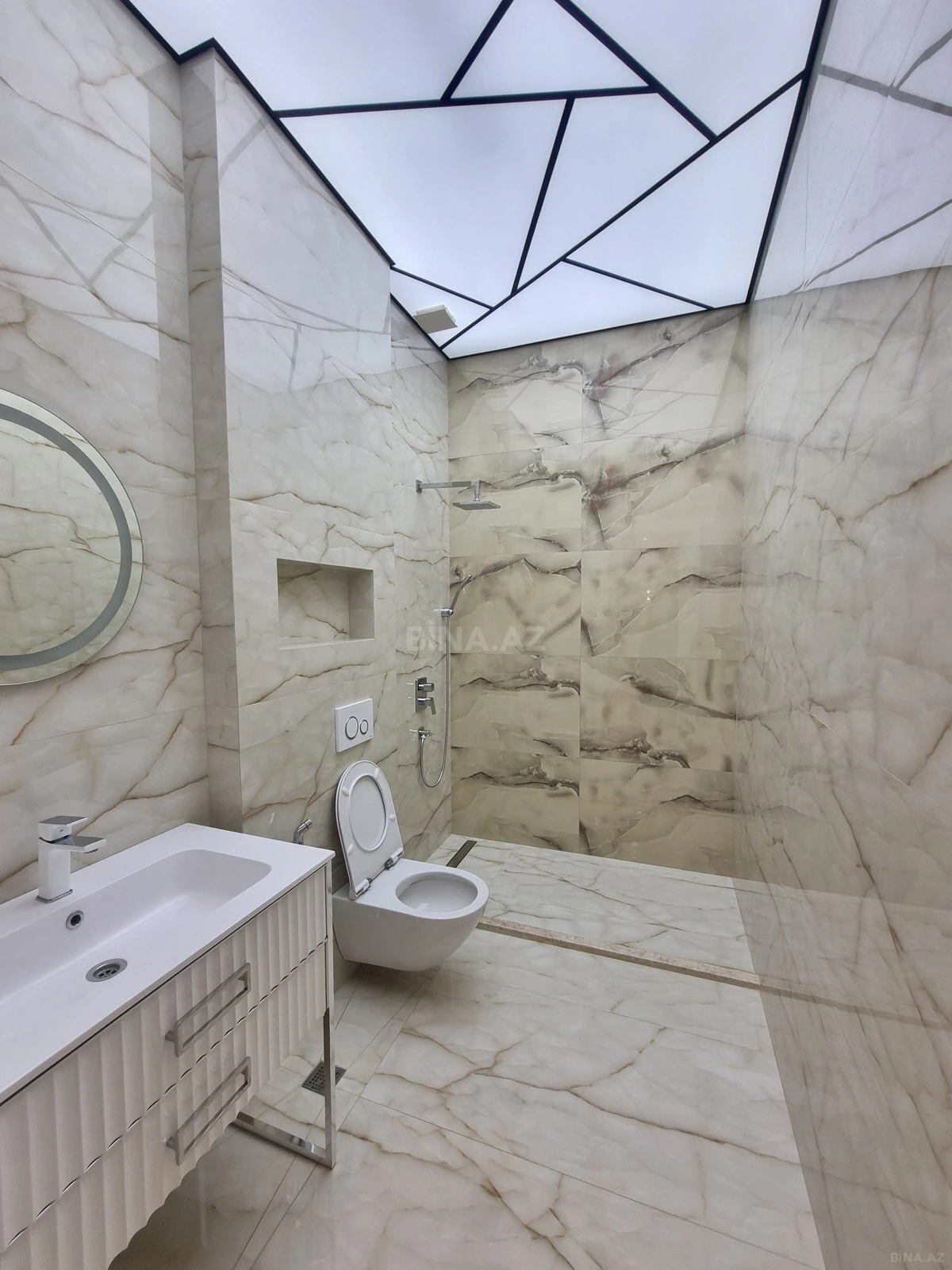 Satılır 4 otaqlı mənzil 150 m²