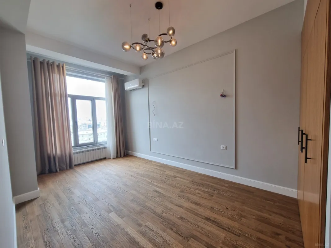 Satılır 4 otaqlı mənzil 150 m²