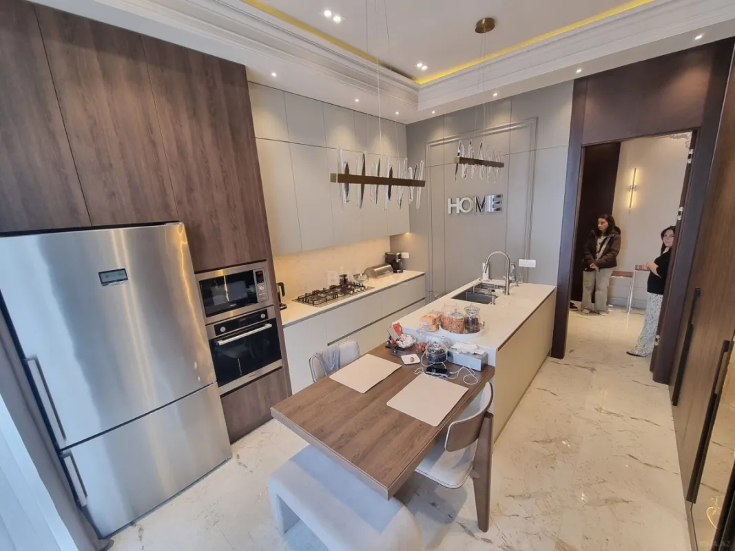 Satılır 4 otaqlı mənzil 150 m²