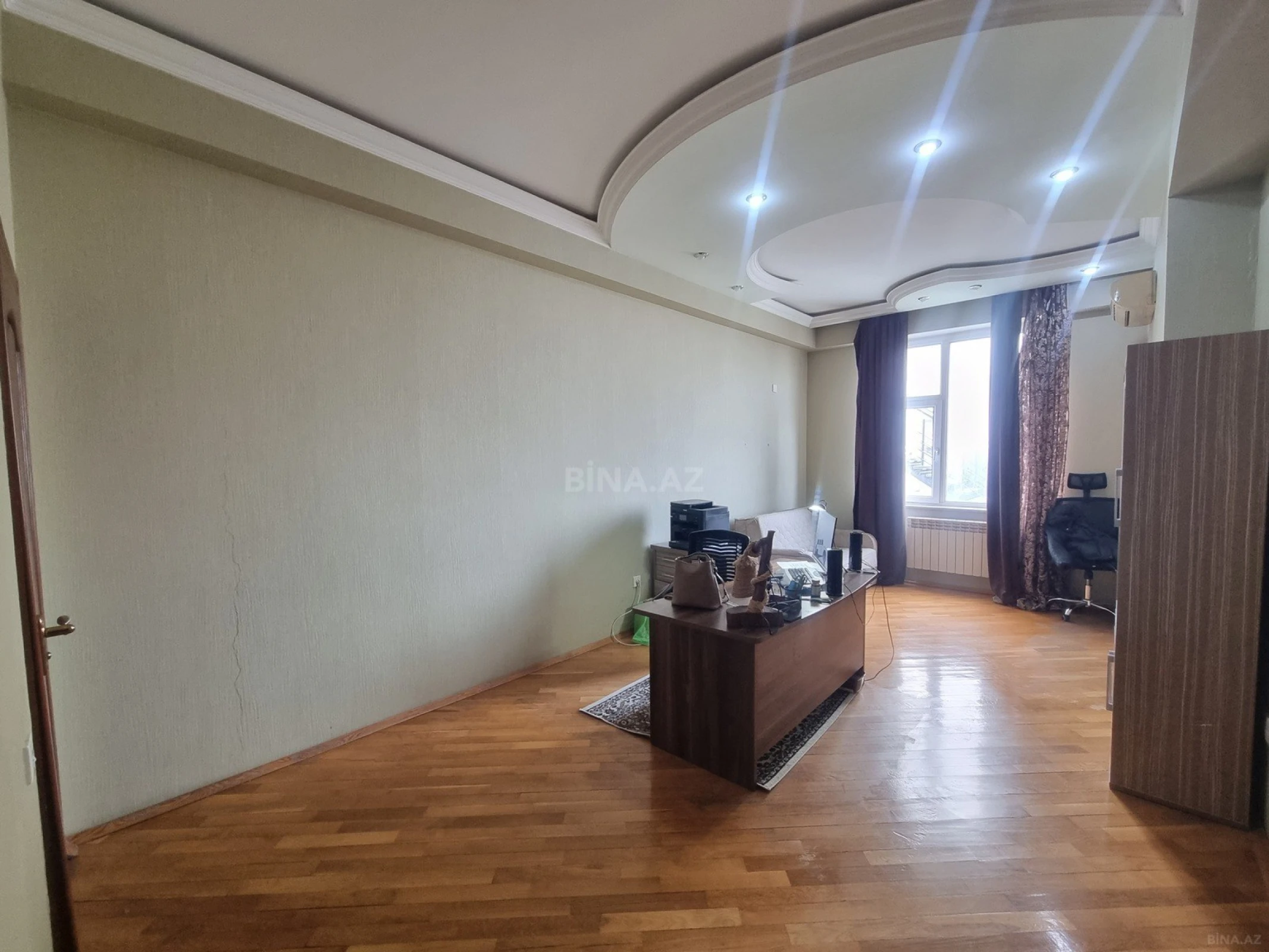 Satılır 3 otaqlı mənzil 163 m²
