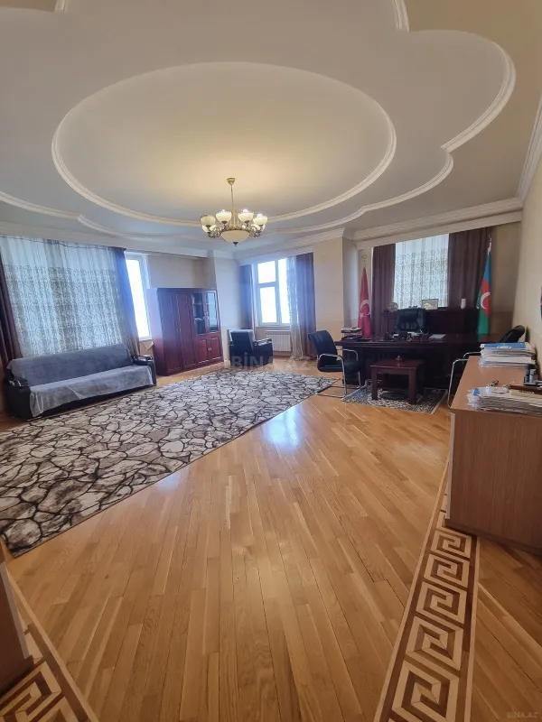 Satılır 3 otaqlı mənzil 163 m²