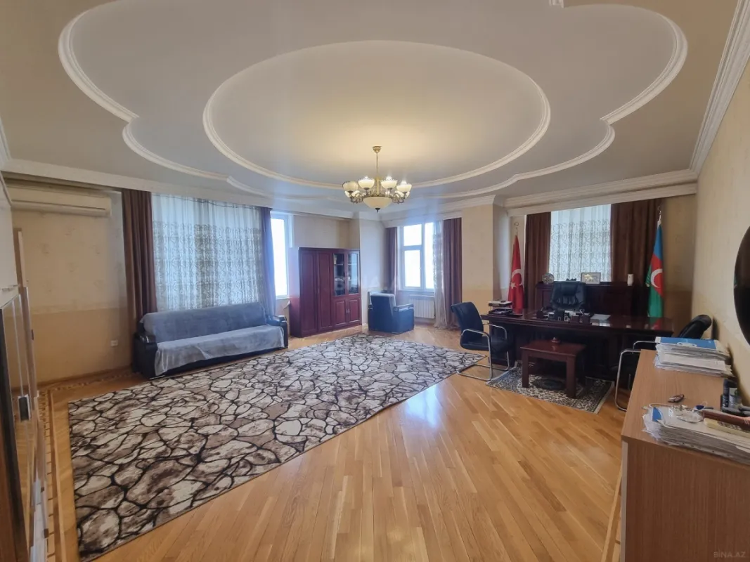 Satılır 3 otaqlı mənzil 163 m²