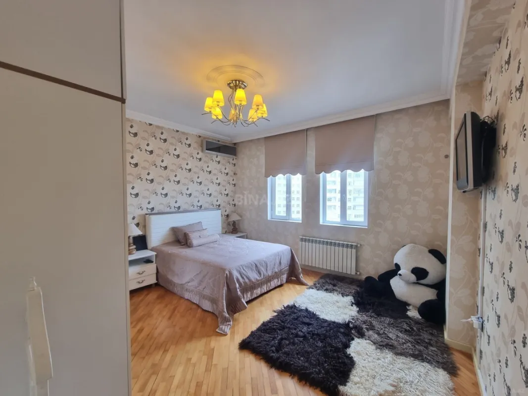 Satılır 3 otaqlı mənzil 163 m²