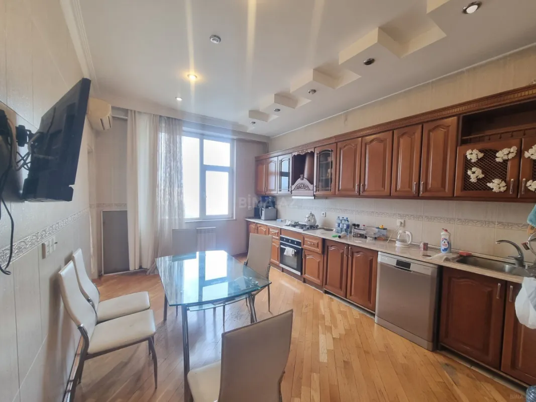 Satılır 3 otaqlı mənzil 163 m²
