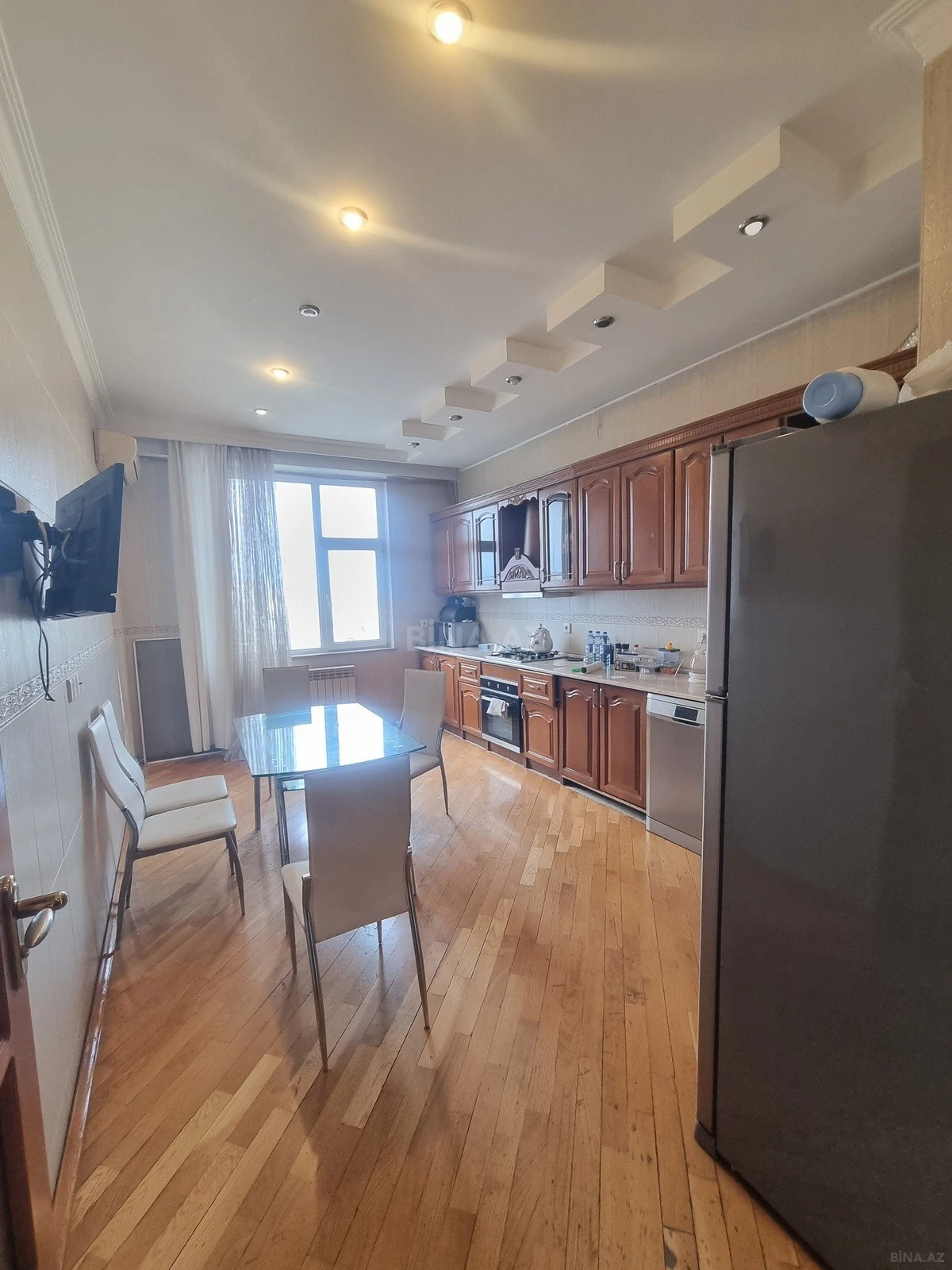 Satılır 3 otaqlı mənzil 163 m²