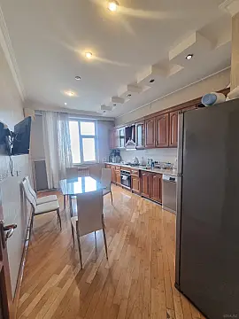 Satılır 3 otaqlı mənzil 163 m²