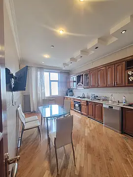 Satılır 3 otaqlı mənzil 163 m²