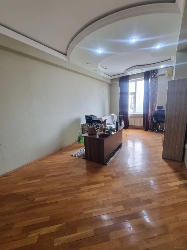 Satılır 3 otaqlı mənzil 163 m²