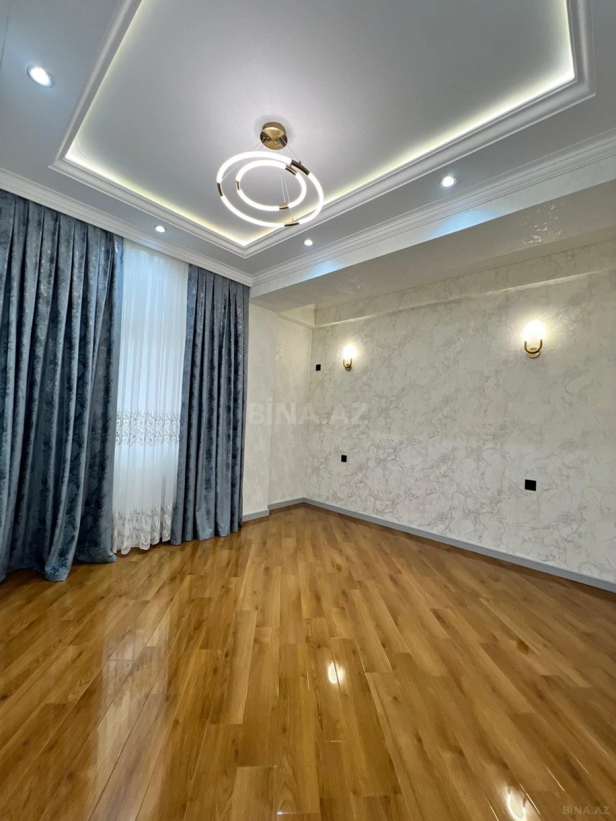 Satılır 4 otaqlı mənzil 134 m²