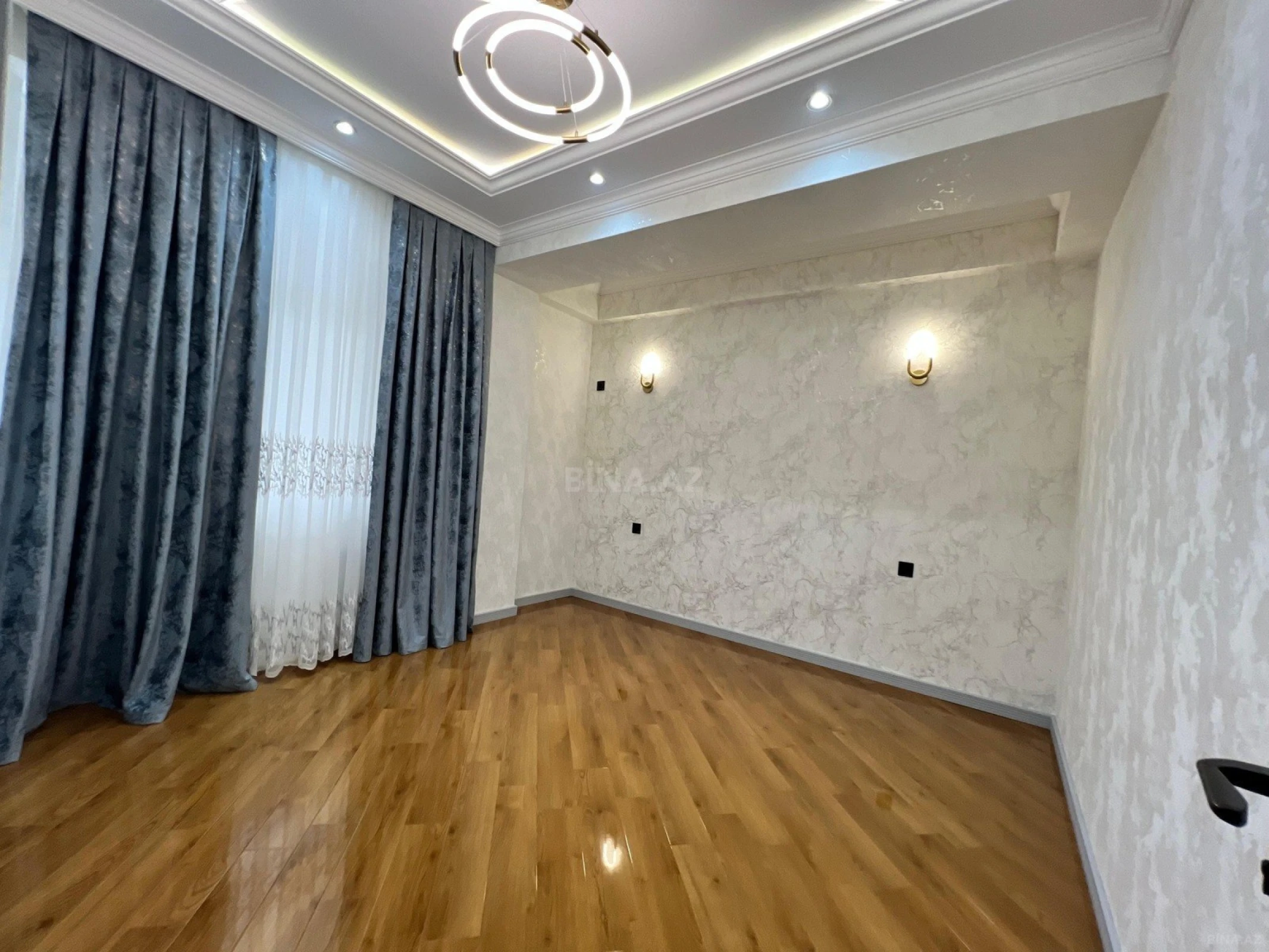 Satılır 4 otaqlı mənzil 134 m²