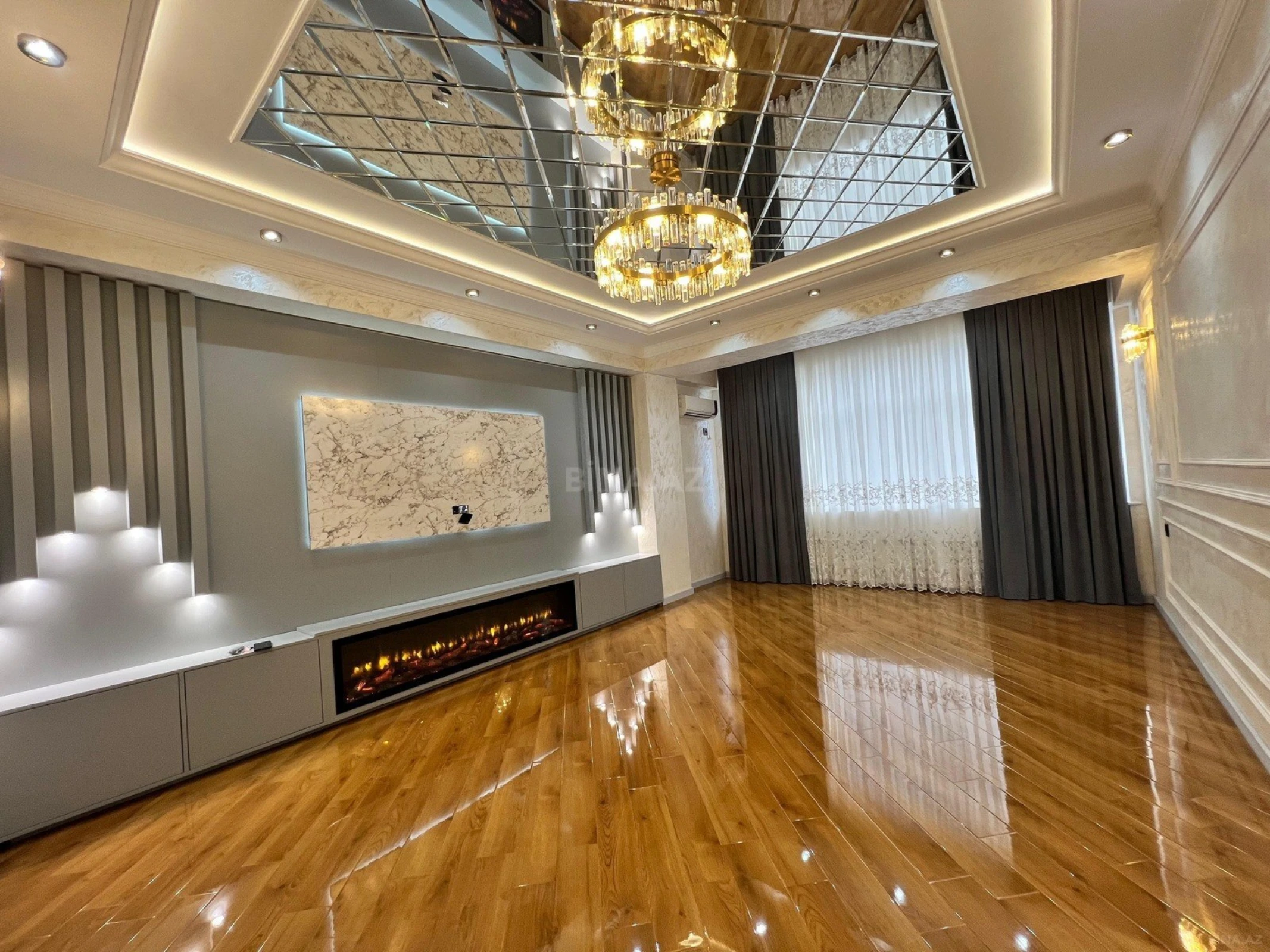 Satılır 4 otaqlı mənzil 134 m²