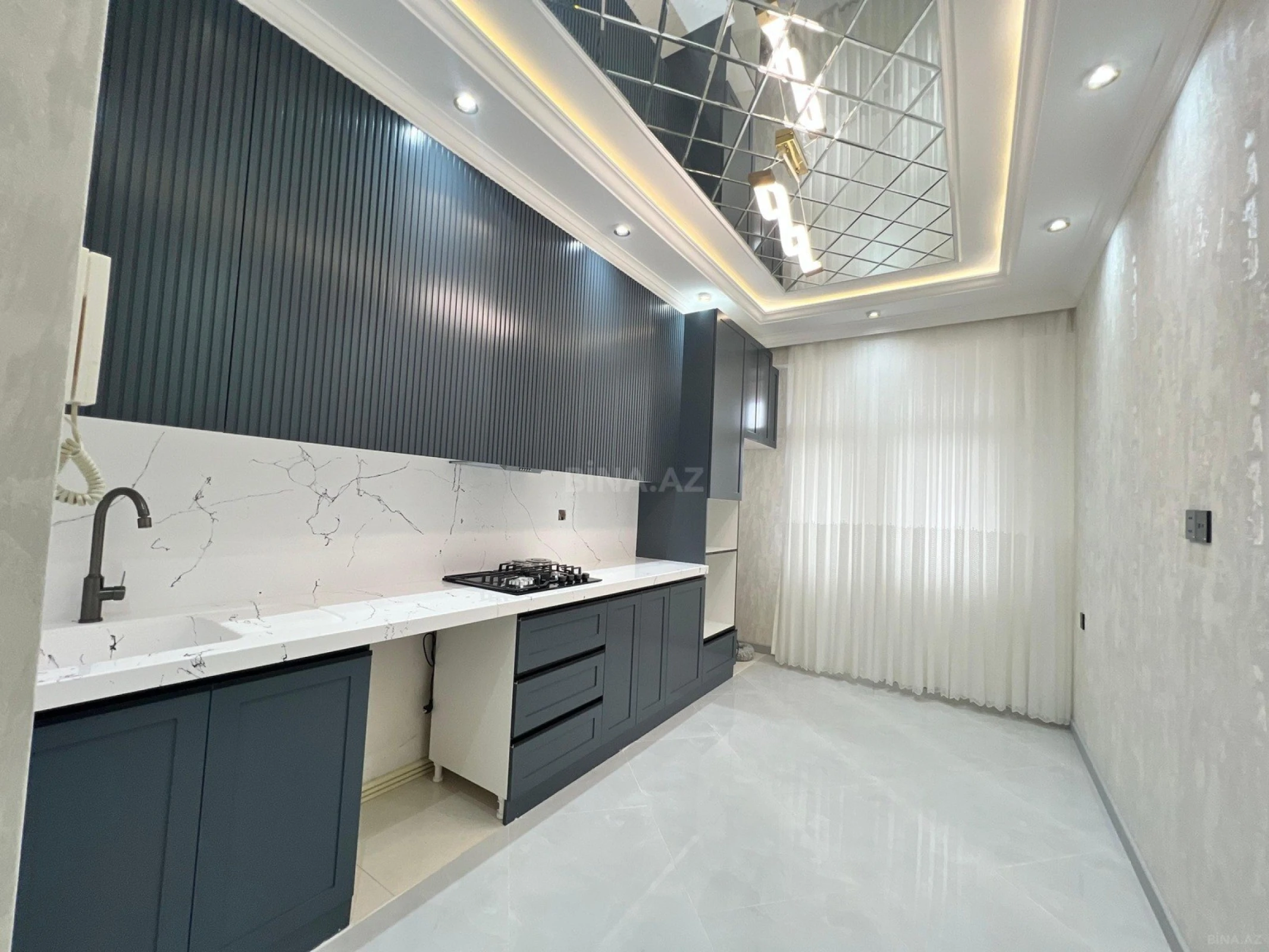 Satılır 4 otaqlı mənzil 134 m²