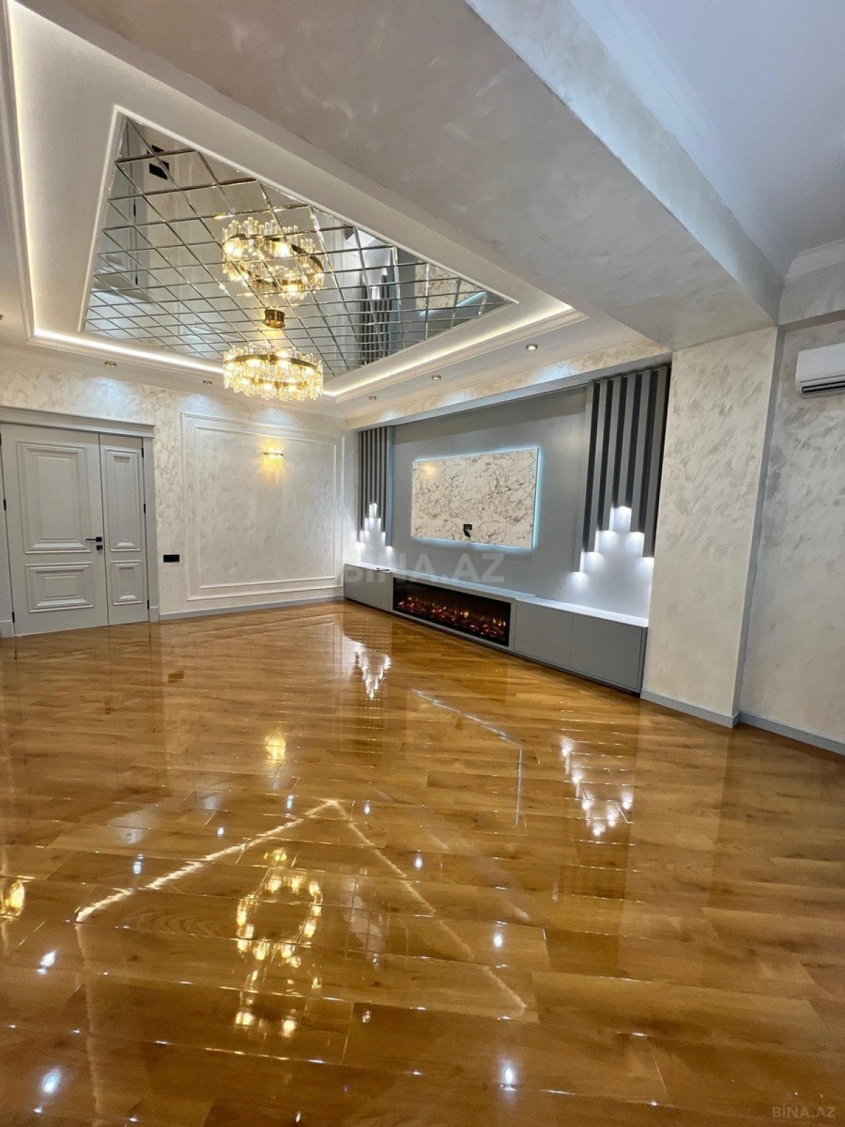 Satılır 4 otaqlı mənzil 134 m²
