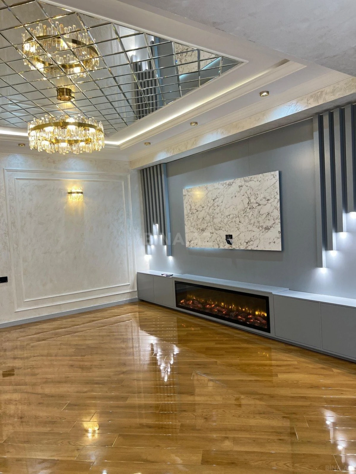 Satılır 4 otaqlı mənzil 134 m²