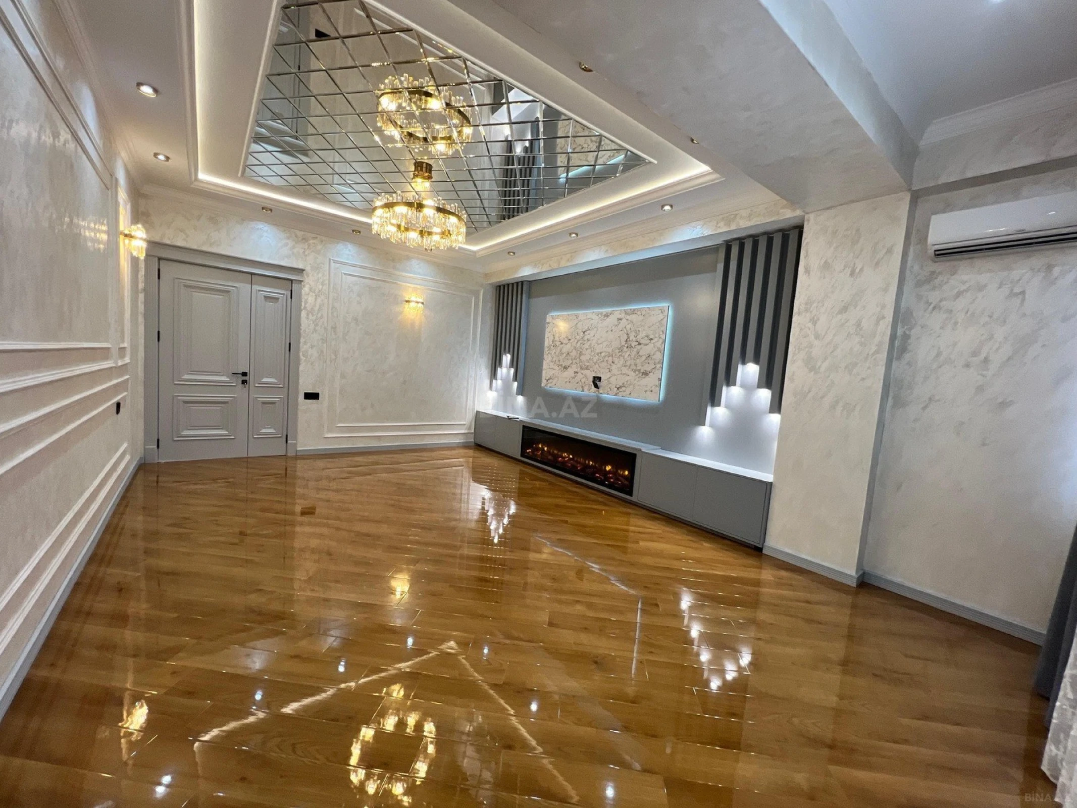 Satılır 4 otaqlı mənzil 134 m²