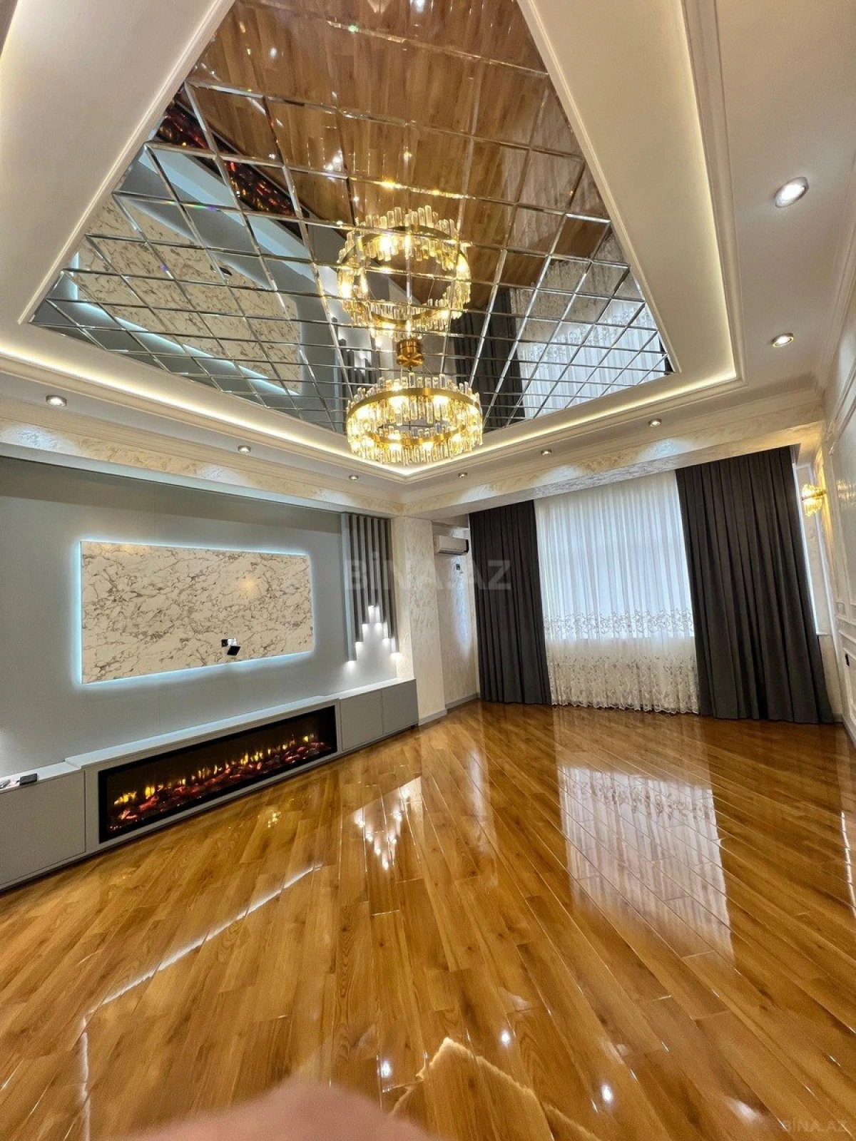 Satılır 4 otaqlı mənzil 134 m²