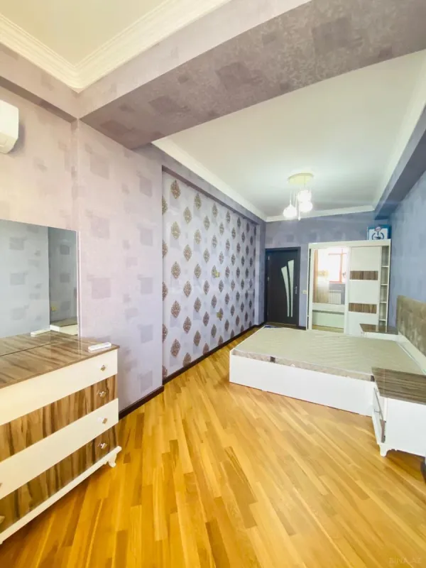 Kirayə verilir 2 otaqlı mənzil 80 m²