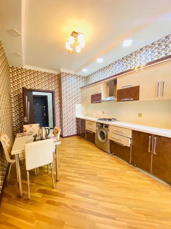 Kirayə verilir 2 otaqlı mənzil 80 m²