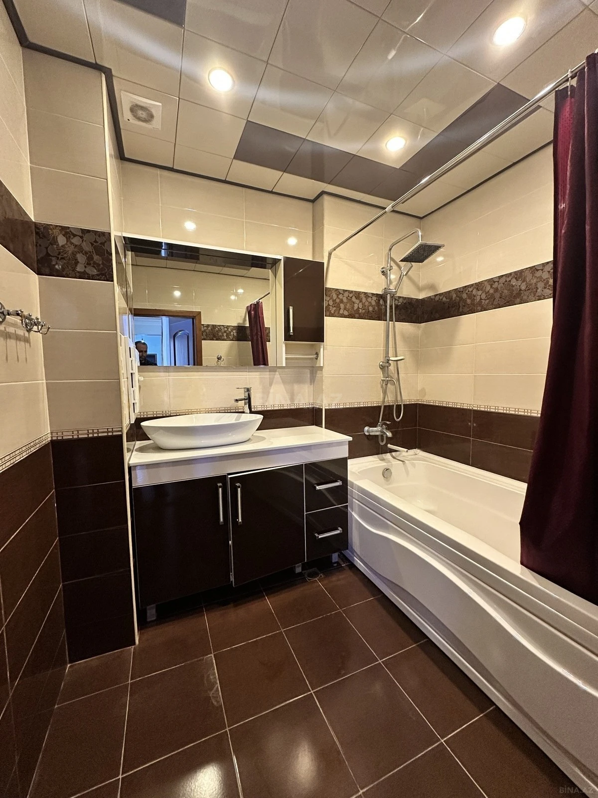 Satılır 3 otaqlı mənzil 132 m²