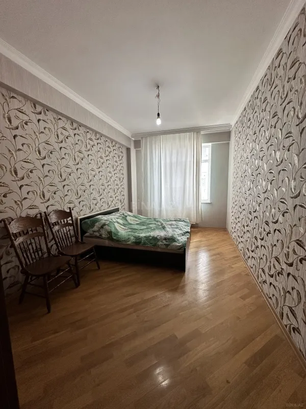 Satılır 3 otaqlı mənzil 132 m²