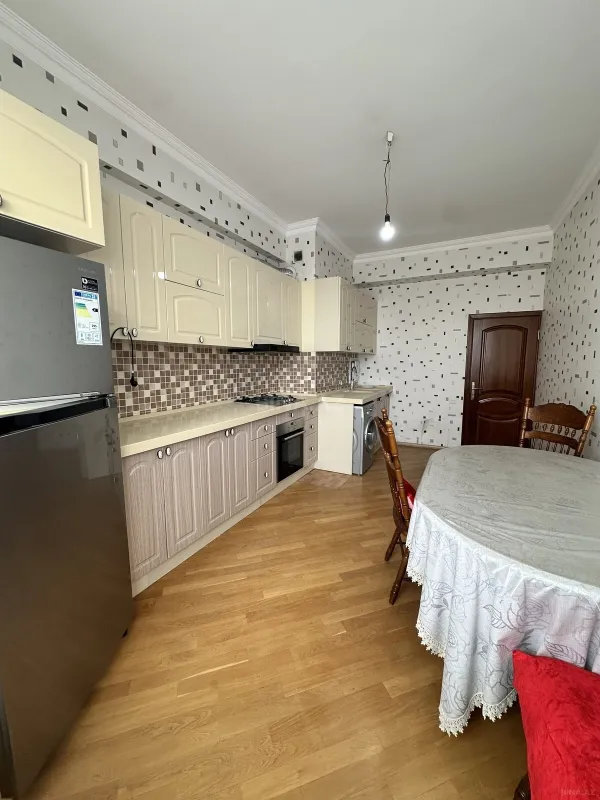Satılır 3 otaqlı mənzil 132 m²