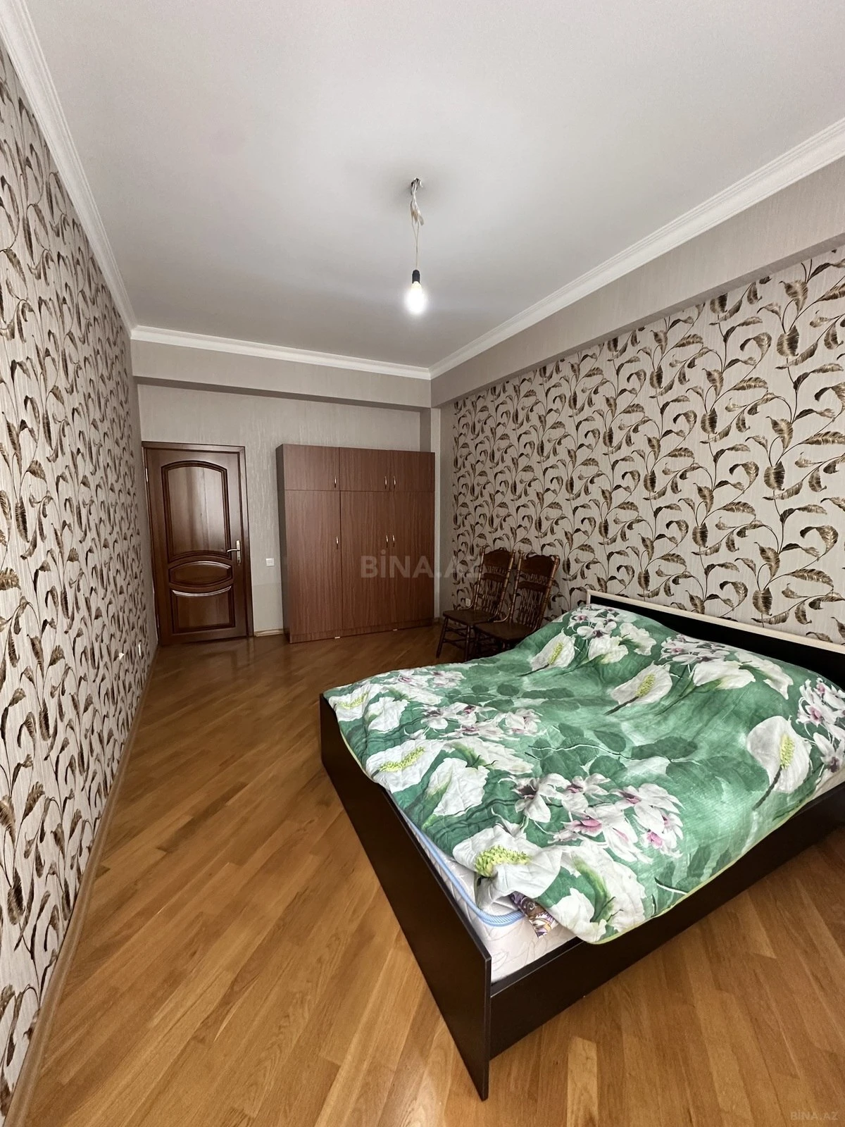 Satılır 3 otaqlı mənzil 132 m²