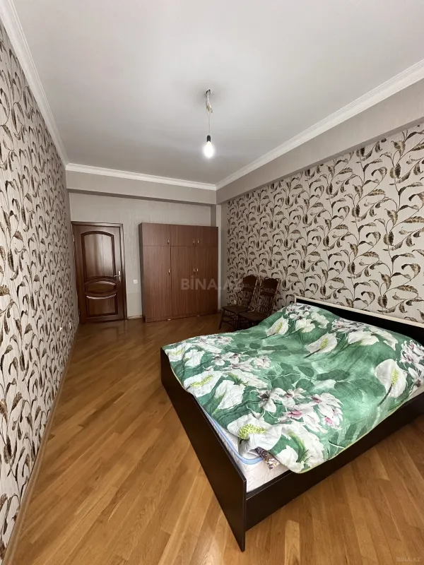 Satılır 3 otaqlı mənzil 132 m²