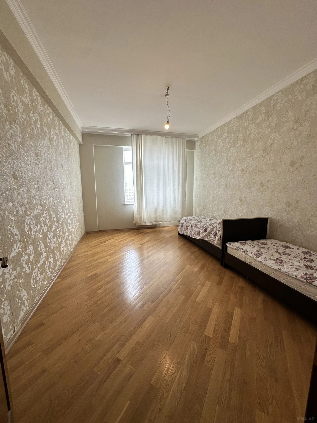 Satılır 3 otaqlı mənzil 132 m²
