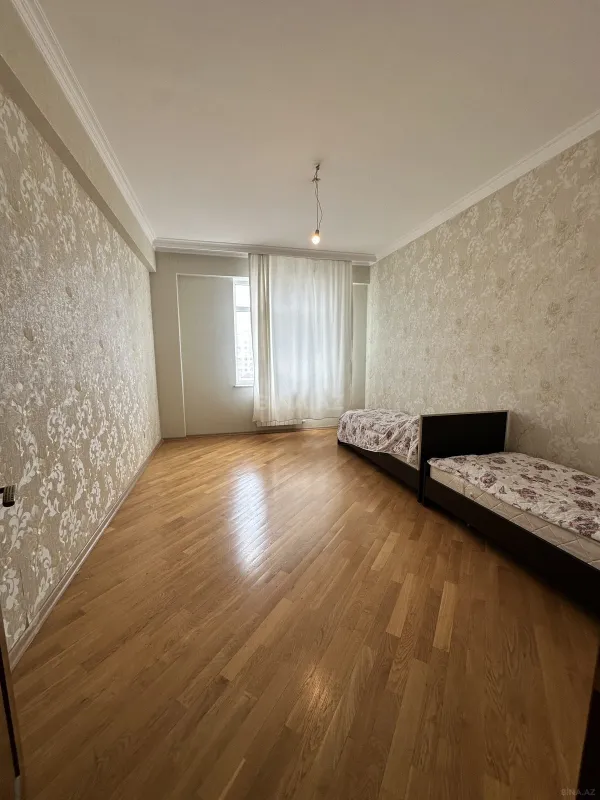 Satılır 3 otaqlı mənzil 132 m²