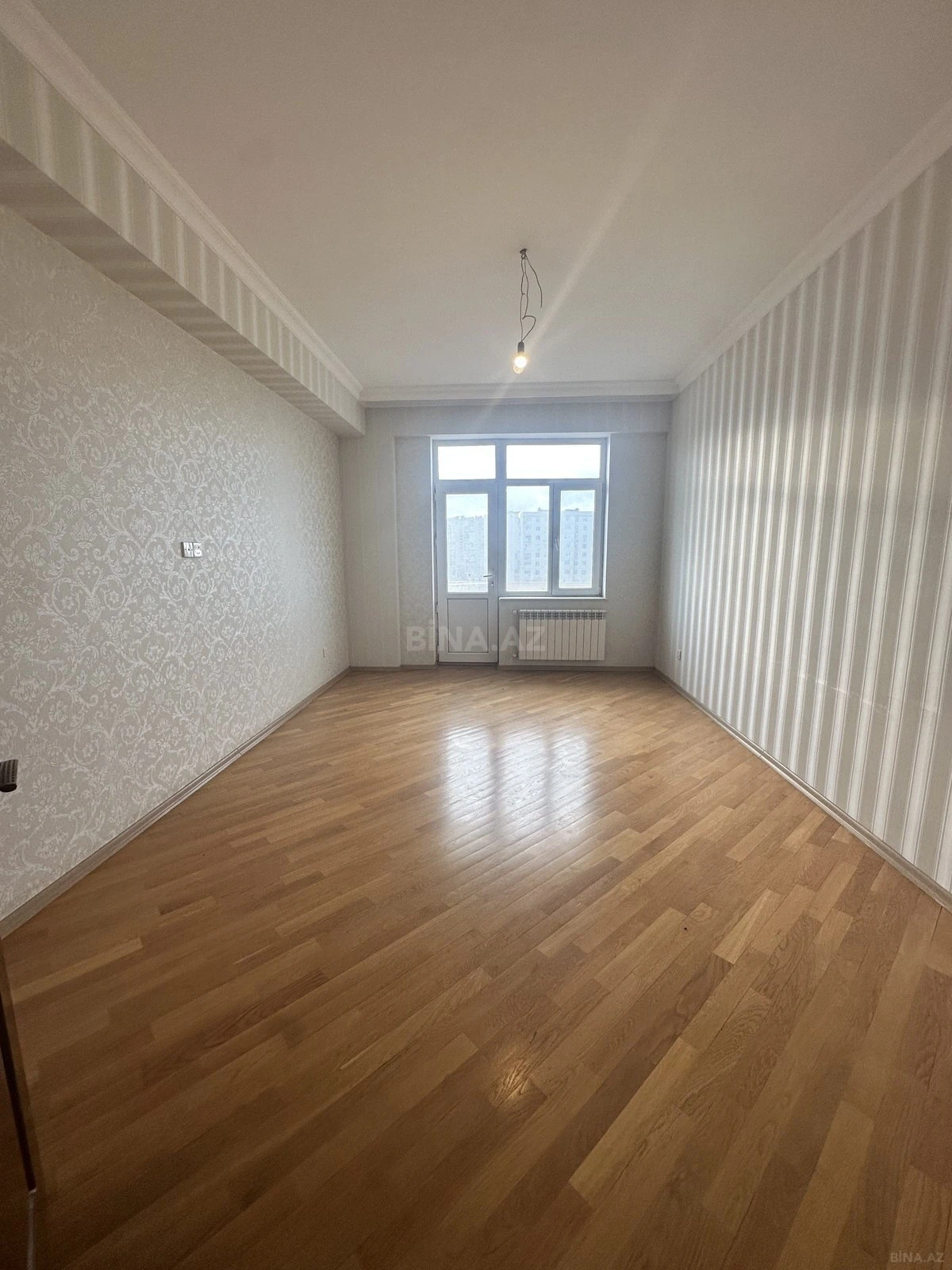 Satılır 3 otaqlı mənzil 132 m²