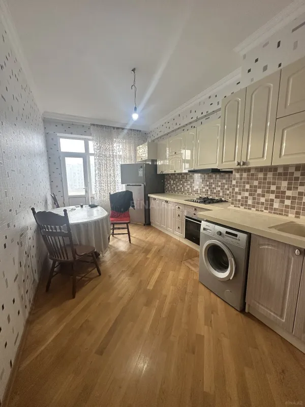 Satılır 3 otaqlı mənzil 132 m²