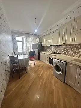 Satılır 3 otaqlı mənzil 132 m²