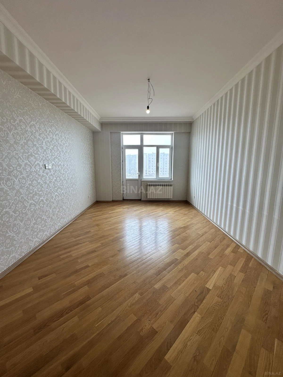 Satılır 3 otaqlı mənzil 132 m²