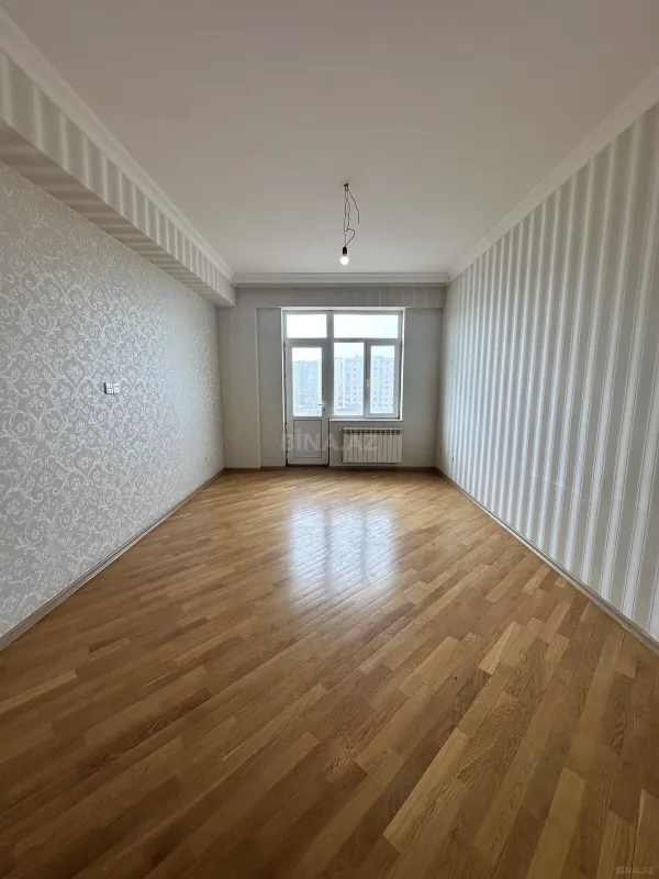 Satılır 3 otaqlı mənzil 132 m²