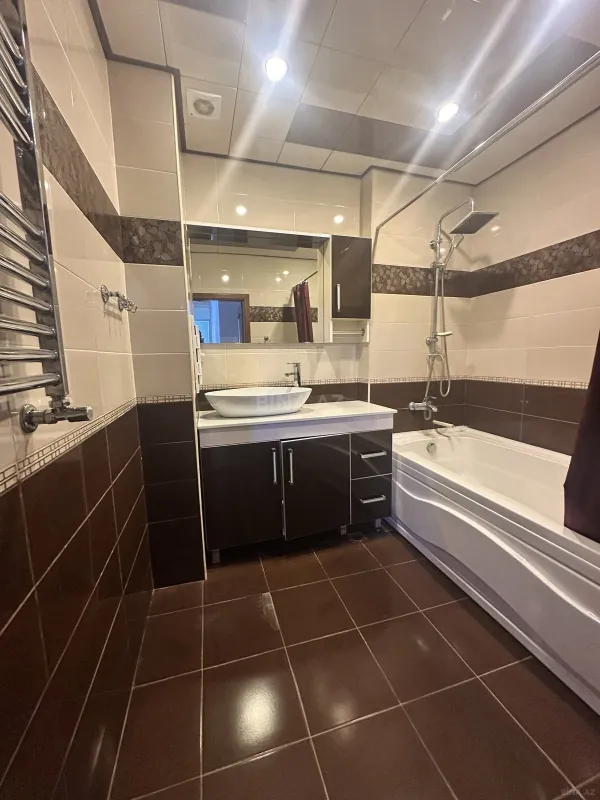 Satılır 3 otaqlı mənzil 132 m²