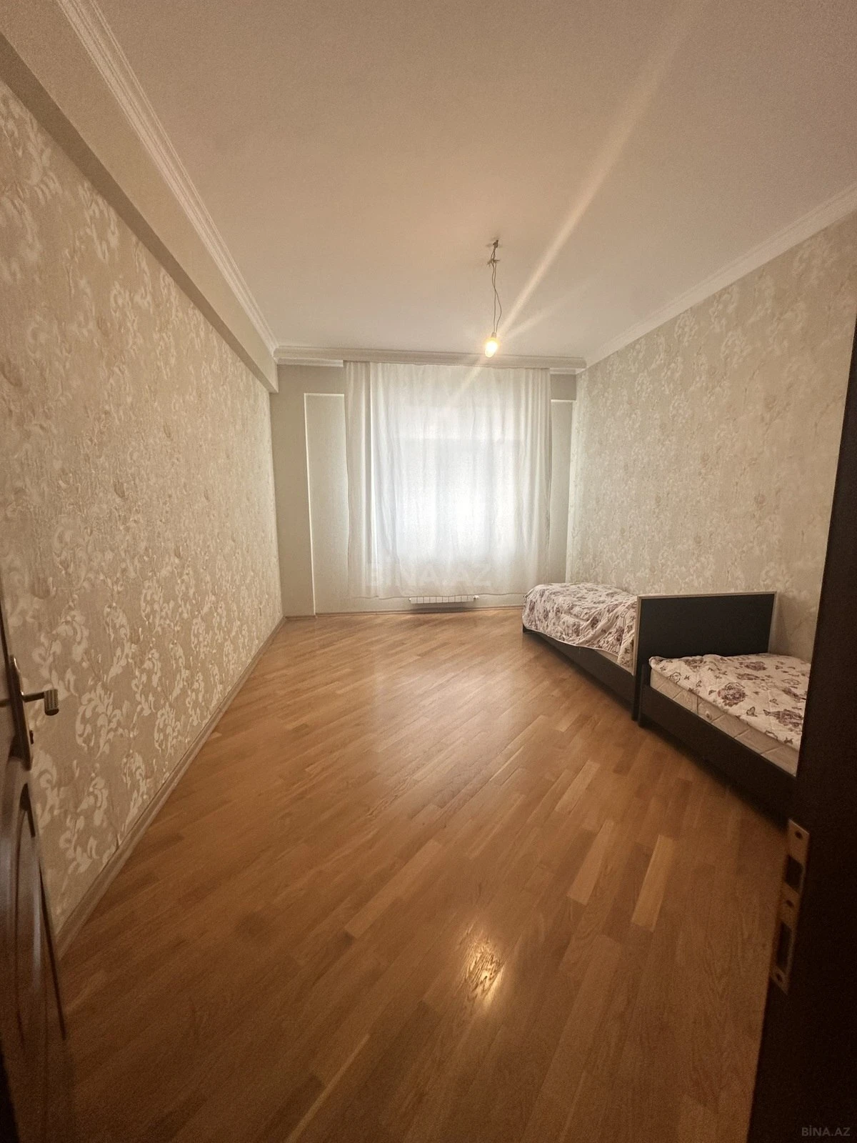 Satılır 3 otaqlı mənzil 132 m²