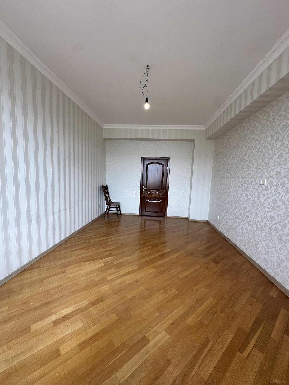 Satılır 3 otaqlı mənzil 132 m²