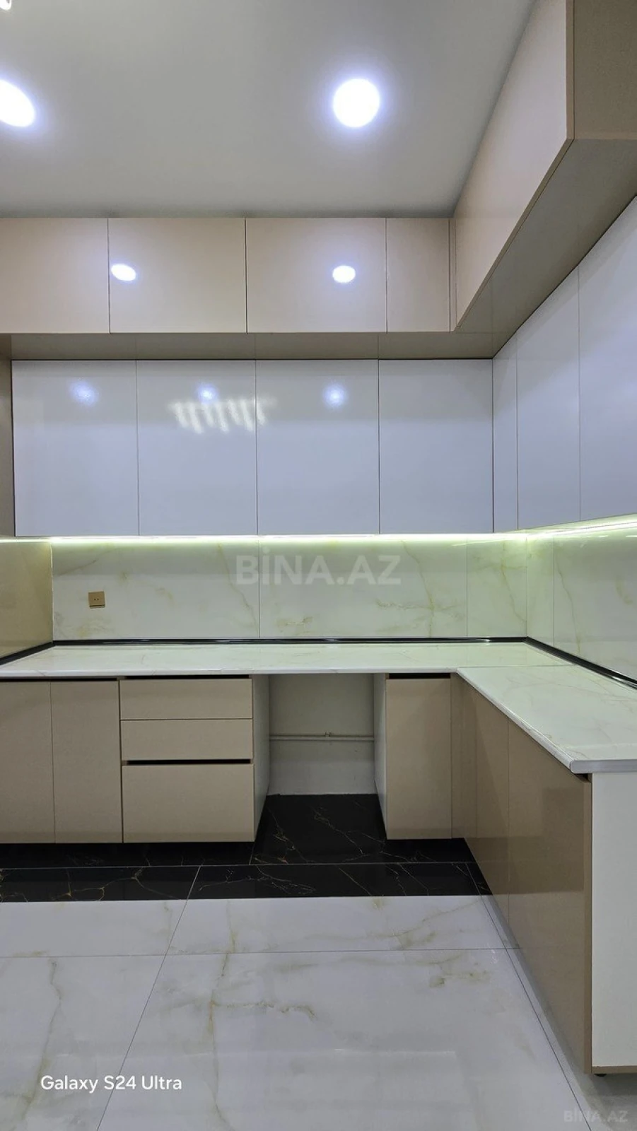 Satılır 2 otaqlı mənzil 65 m²