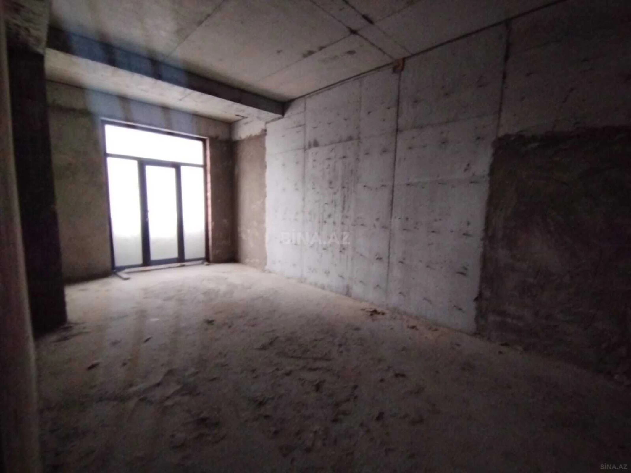 Satılır 3 otaqlı mənzil 148 m²