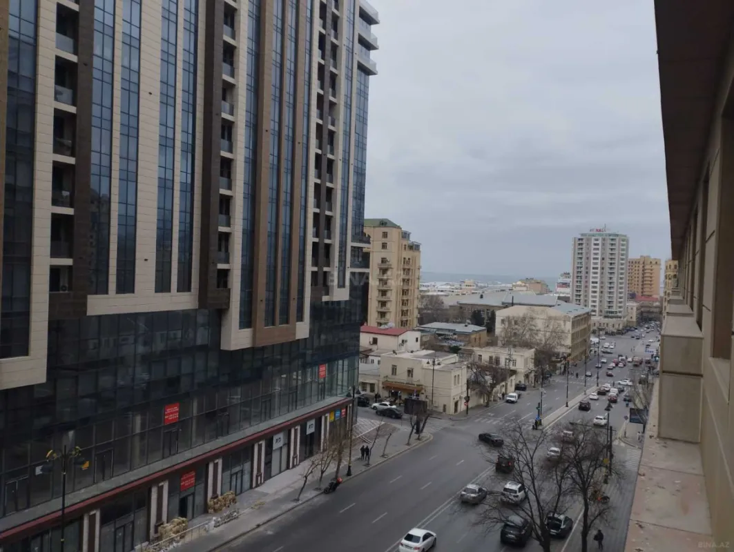 Satılır 3 otaqlı mənzil 148 m²