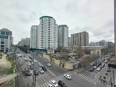 Satılır 3 otaqlı mənzil 148 m²