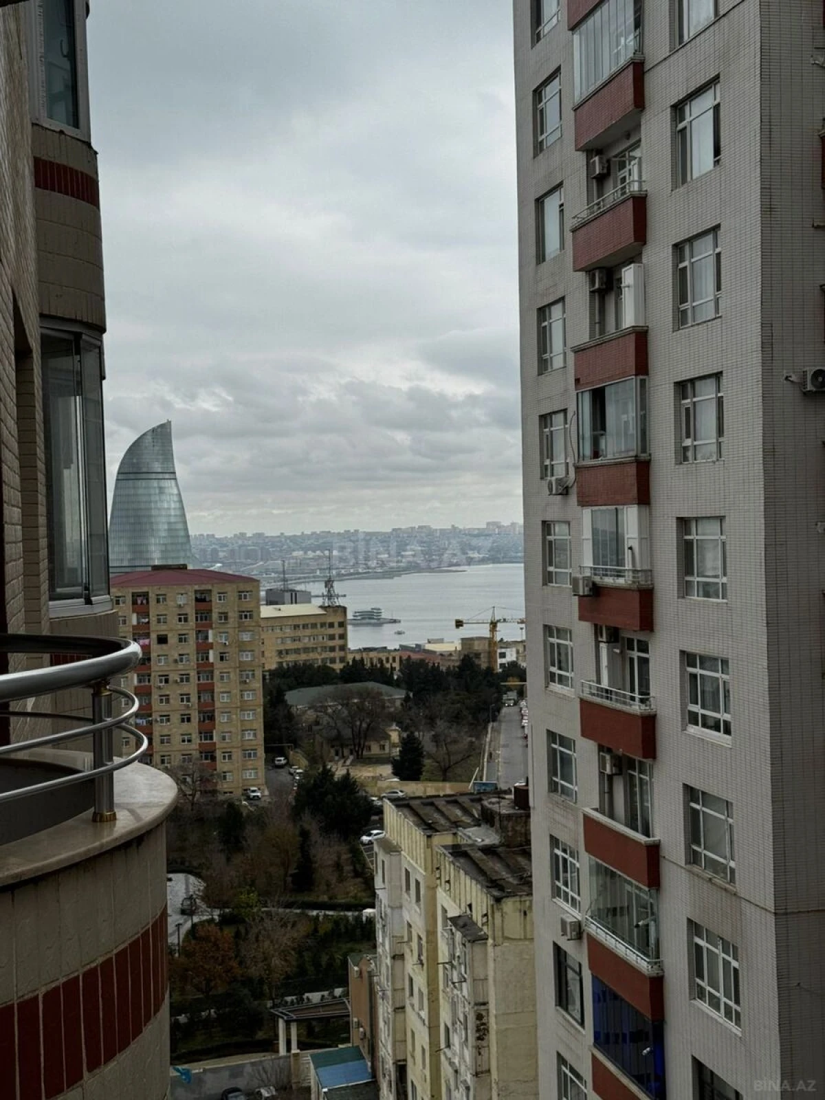 Kirayə verilir 3 otaqlı mənzil 140 m²
